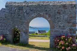 Plougasnou. vue sur l'île du Taureau