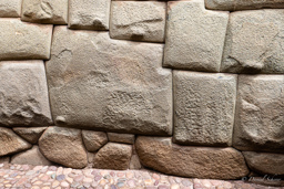 CUSCO.    La pierre aux 12 côtés