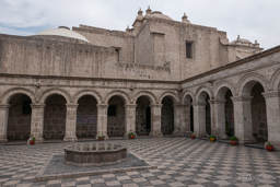 AREQUIPA.    Cloître Compania