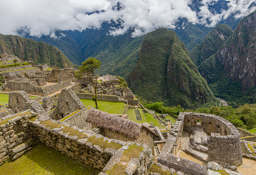 MACHU PICHU.    Le temple du soleil