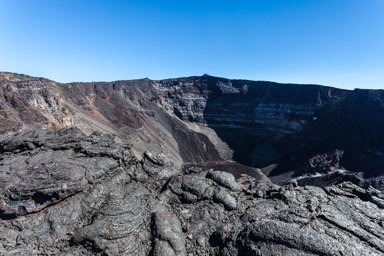 Le Piton de la Fournaise   cratère Dolomieu