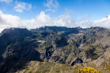 Mafate   vue du Maîdo